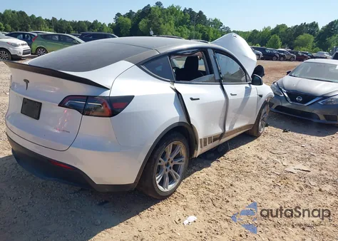 2021 Tesla Model Y Long Range Dual Motor All-Wheel Drive z USA, uszkodzony, nr VIN 5YJYGDEE0MF204377